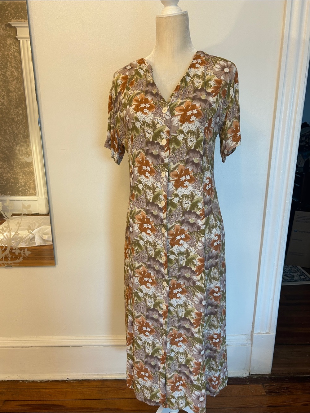 Vintage Uniti Casual Floral Button-Down Midi Dress in Rust, Olive & Cream